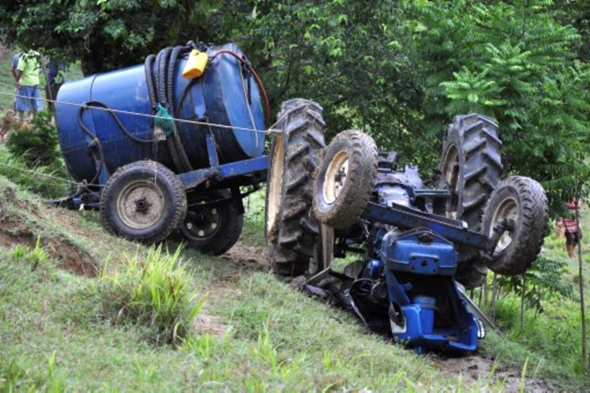 Un campesino murió en un accidente donde un tractor se volcó cayendo sobre la humanidad de uno de los trabajadores de la finca La Estación que esta ubicada en Santa Lucía, corregimiento de Montería.