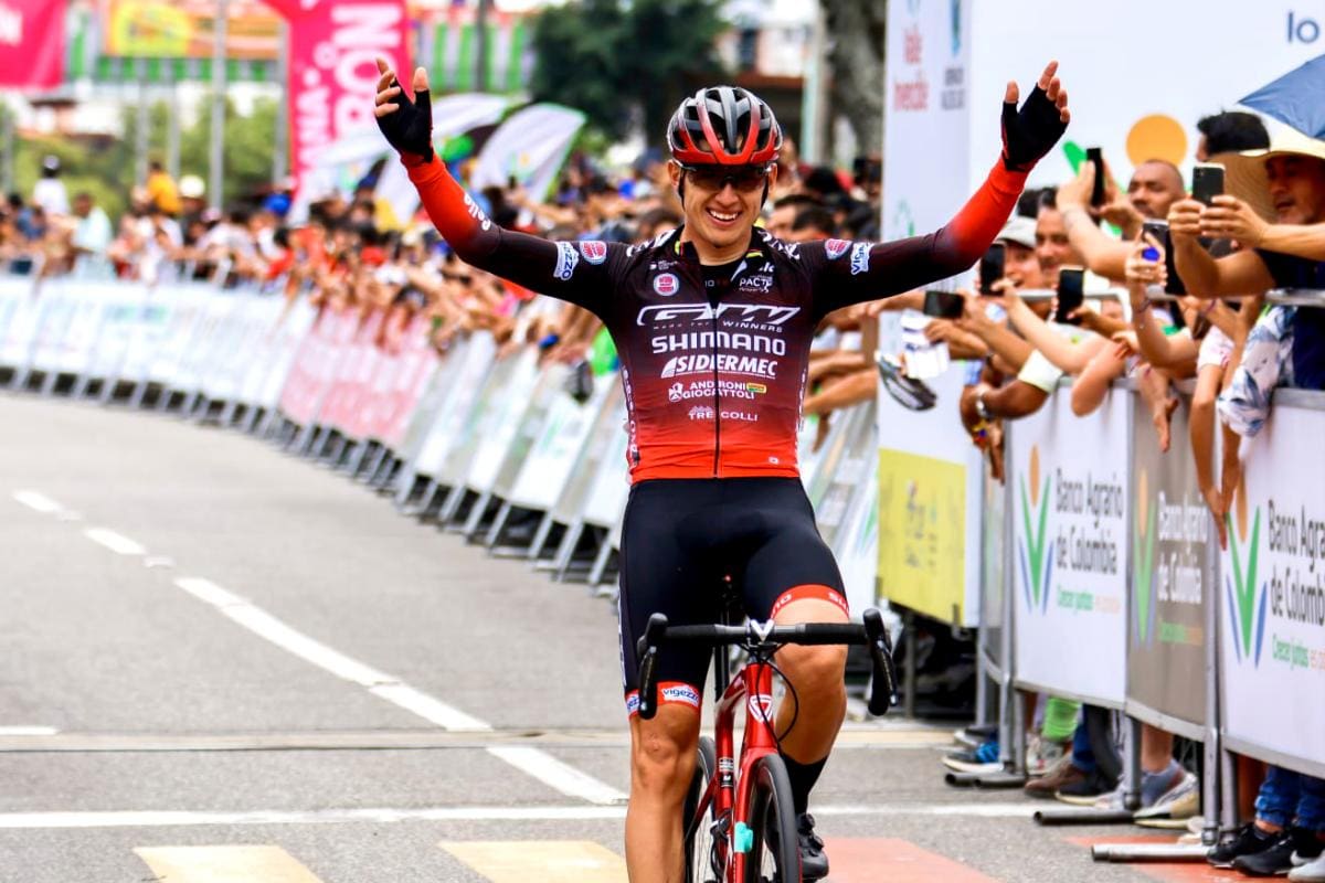 Clásico RCN: Muchas caídas en la 2ª etapa; Óscar Quiroz, nuevo líder