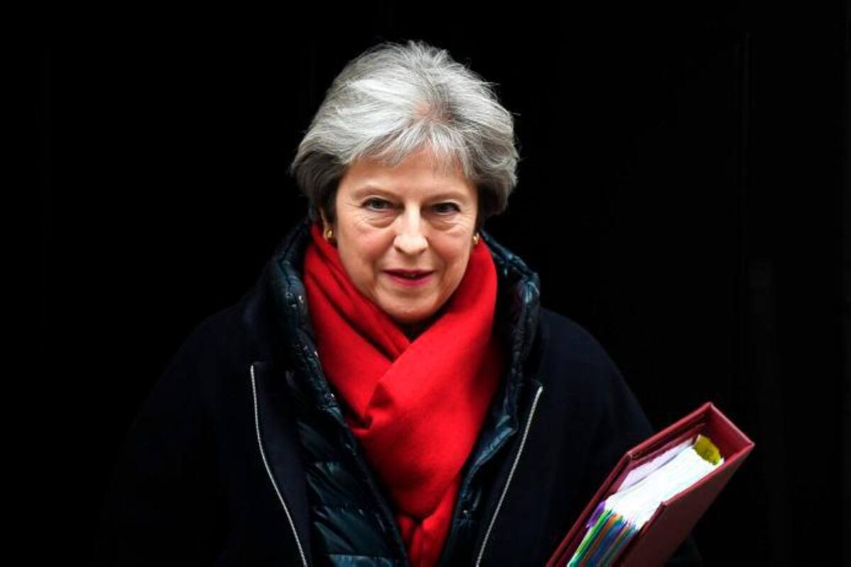 May ofrece su cabeza a cambio de que se apruebe su acuerdo de “brexit”