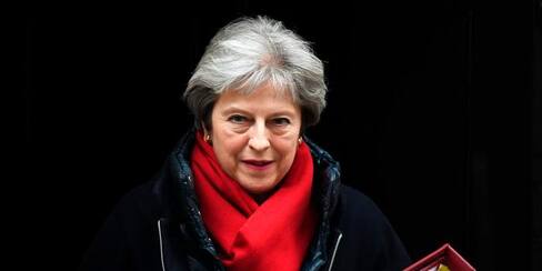 May ofrece su cabeza a cambio de que se apruebe su acuerdo de “brexit”