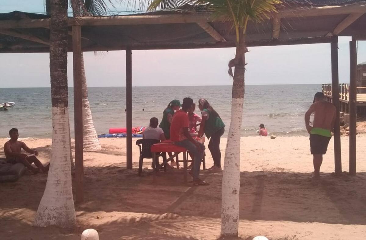 En las playas de Tolú y Coveñas identificaron varios casos de menores trabajadores. CORTESÍA/ ICBF SUCRE.