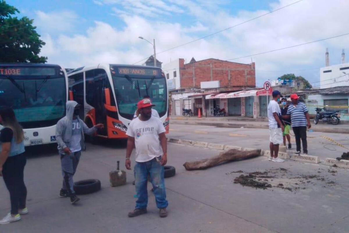 En Barrio España cumplieron la advertencia: bloquearon la Pedro de Heredia