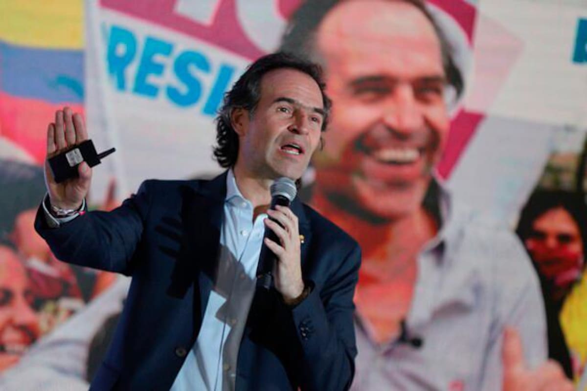Federico Gutiérrez podría enfrentar multas por exceder número de vallas