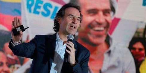 Federico Gutiérrez podría enfrentar multas por exceder número de vallas