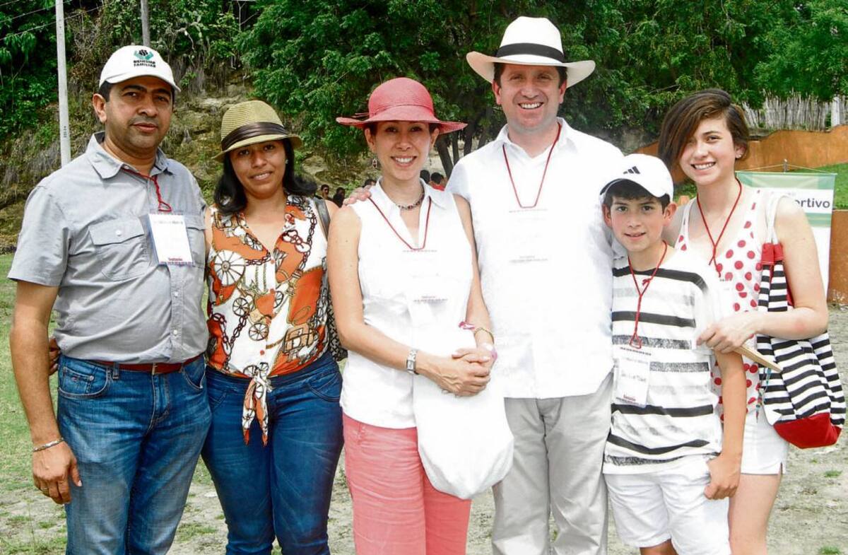Jorge Redondo, Lesvia Cortés, María Marcela Rodríguez, Diego Molano Aponte, Juan Felipe Molano y Sofía Molano.