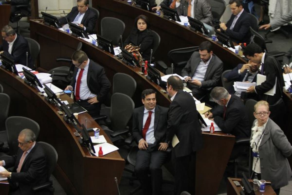 Congresistas rechazan la suspensión de la tregua. COLPRENSA