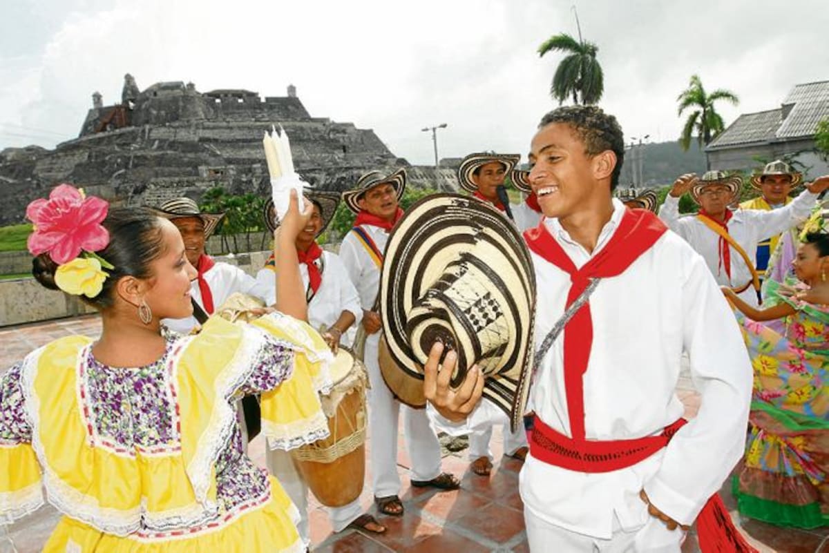 El único requisito para asistir, llevar la vela con que se prenderá el fandango.