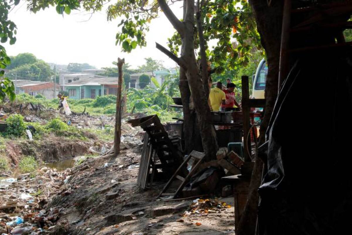 El canal, además, de estrecho es llano, es decir con poca capacidad para que el agua corra con rapidez. Erica Otero Brito- El Universal