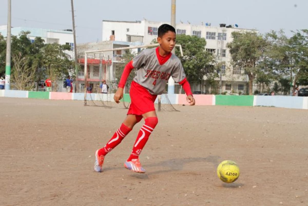 Sebastian Andrés Luna, joven futbolista de expreso Rojo. Luis Aparicio-El Universal