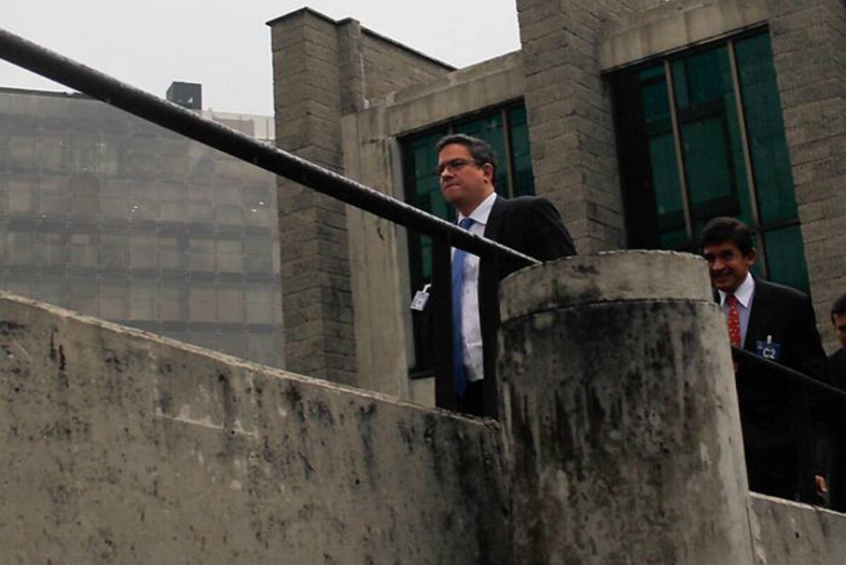 Santiago Rojas, director de la DIAN se presenta a la Fiscalía. COLPRENSA.