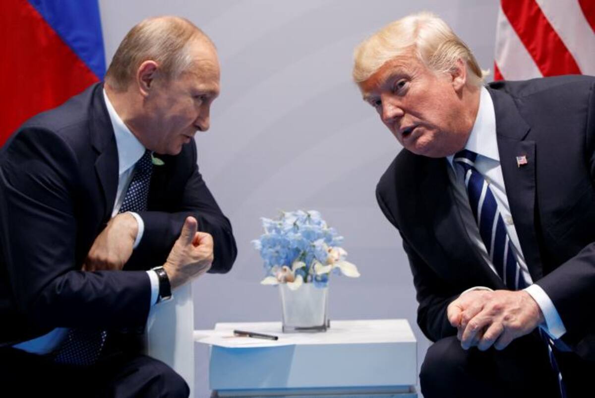 Donald Trump y Vladimir Putin durante la cumbre del G20 en Hamburgo. AP.