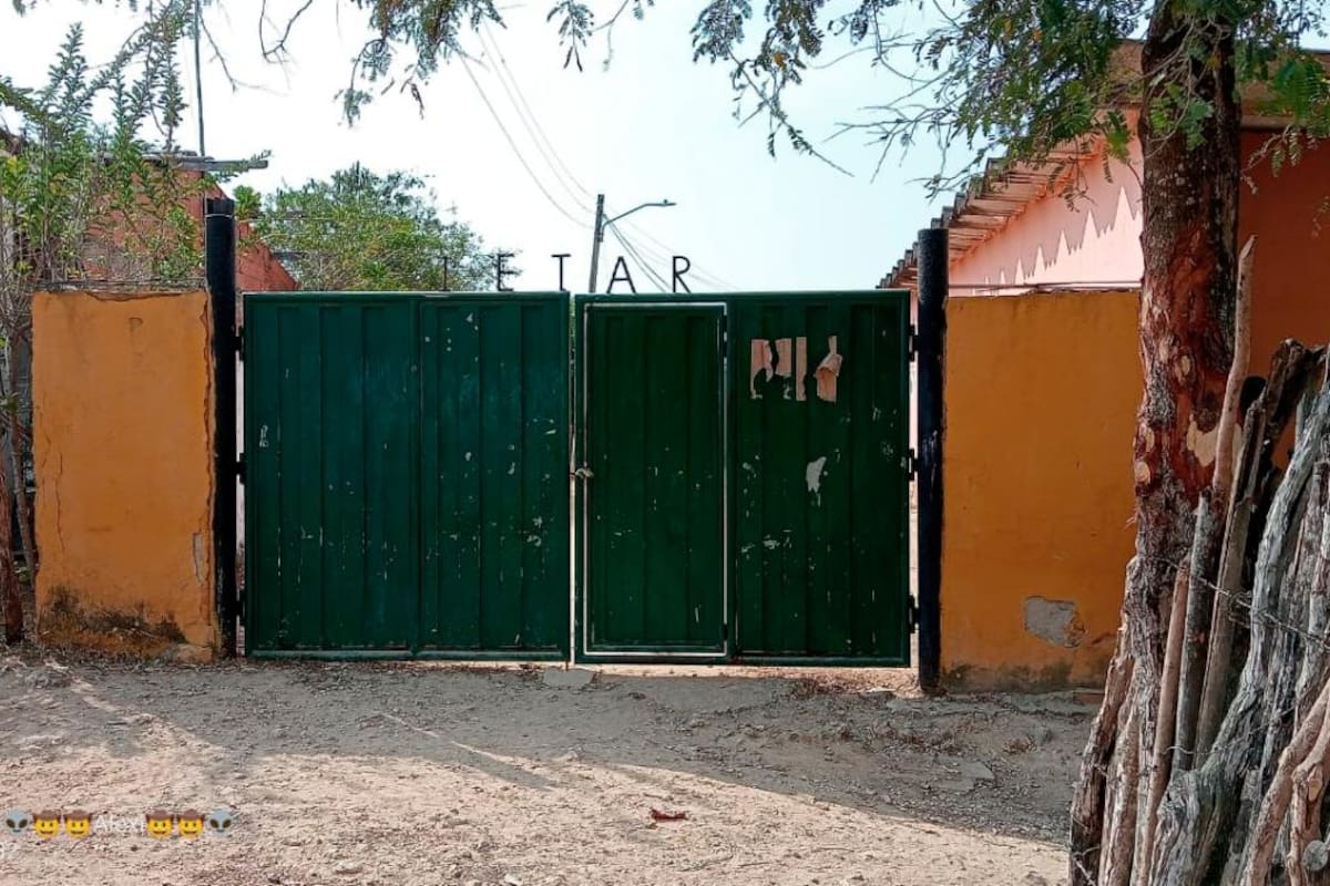 Padres de familia suspenden clases en colegio de Rocha