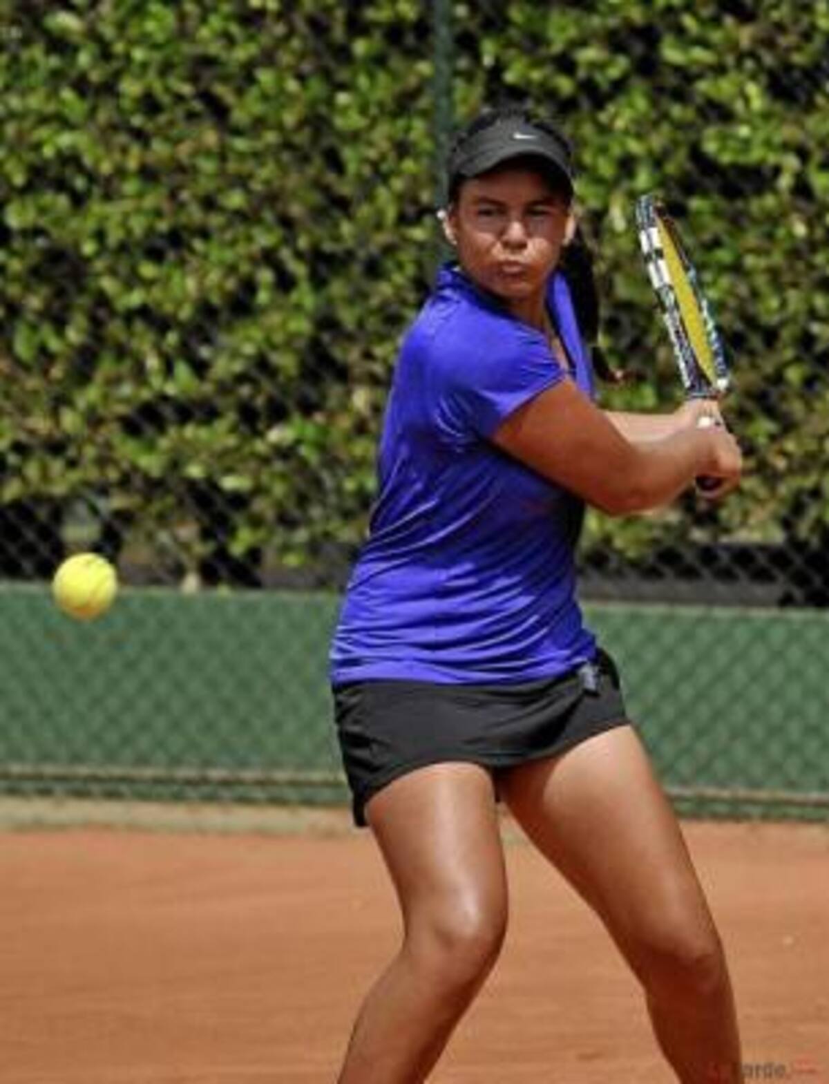 Sofía Múnera, tenista risaraldense, subcampeona del torneo de Guayaquil 2013, de la Gira Cosat. Colprensa