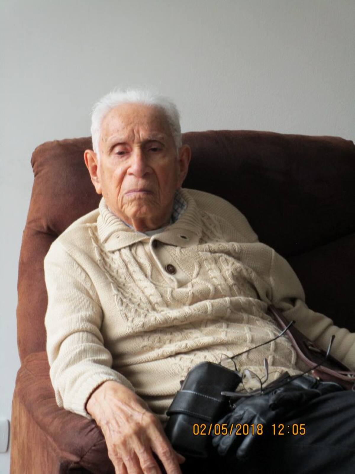 Carlos Alemán en su apartamento de Bogotá, en 2018. Gustavo Tatis Guerra