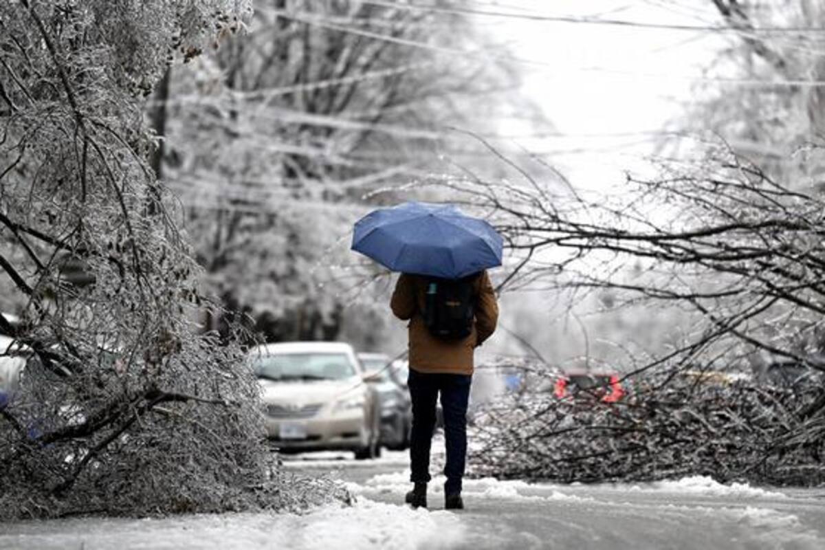 Tormenta de hielo deja sin electricidad a miles de hogares en Canadá