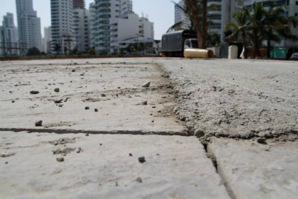 Los imperfectos que tienen las losas que se han fundido en el Paseo, serán corregidos por el constructor. KAILLINE GIRALDO - EL UNIVERSAL