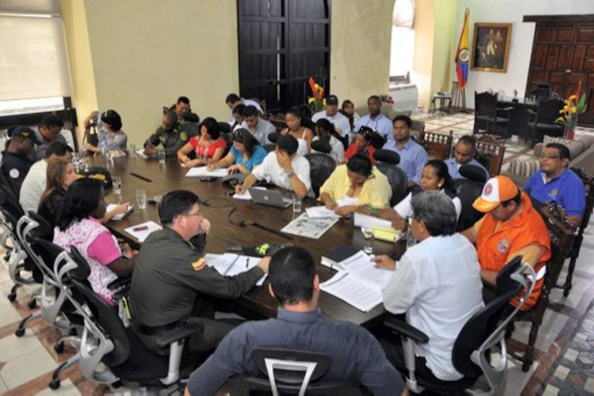 El secretario del Interior, Milton Buelvas Mendoza, presidió una reunión del Comité Local de Prevención y Atención de Desastres (Clopad) a la que asistieron funcionarios de la Alcaldía, organismos de socorro y líderes de San Francisco. CORTESÍA CESAR ALANDETE APARICIO- PRENSA ALCALDÍA