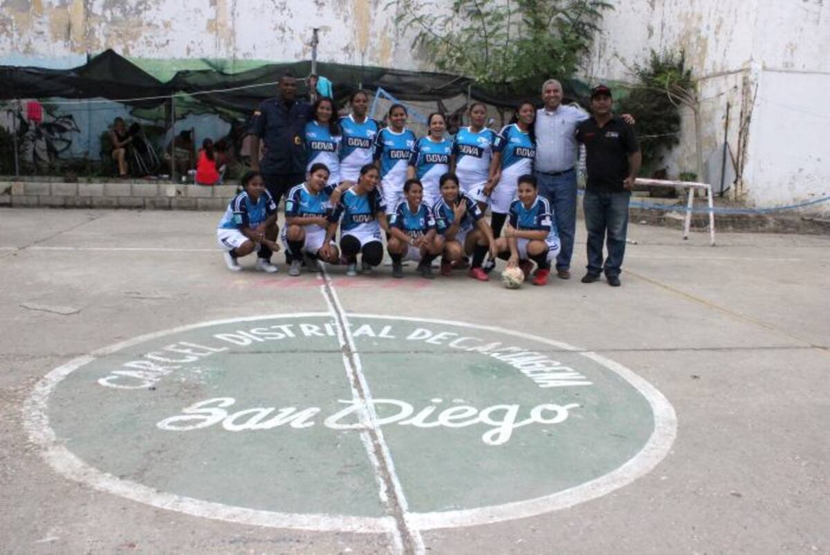Internas de la cárcel de San Diego con los nuevos uniformes. Cortesía