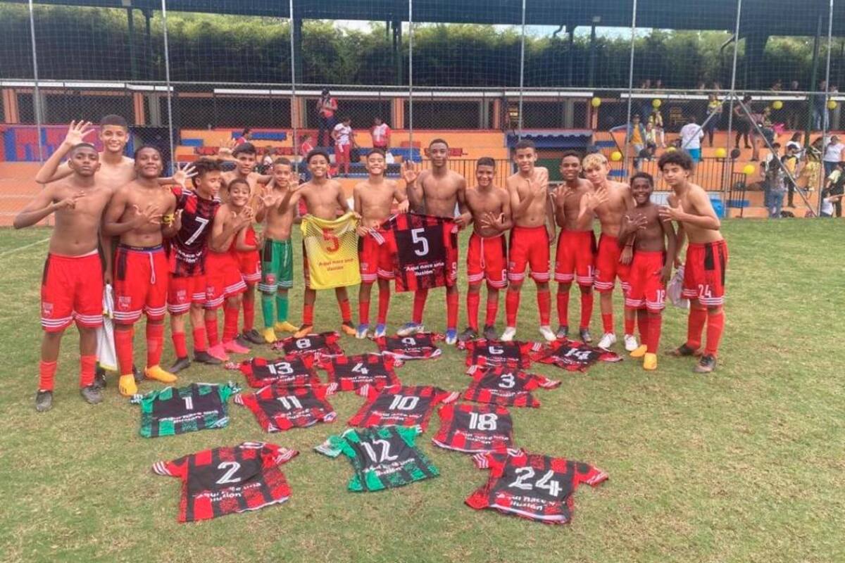 ¡Excelente!: Expreso Rojo vuela alto en el Torneo Nacional de Fútbol 2010