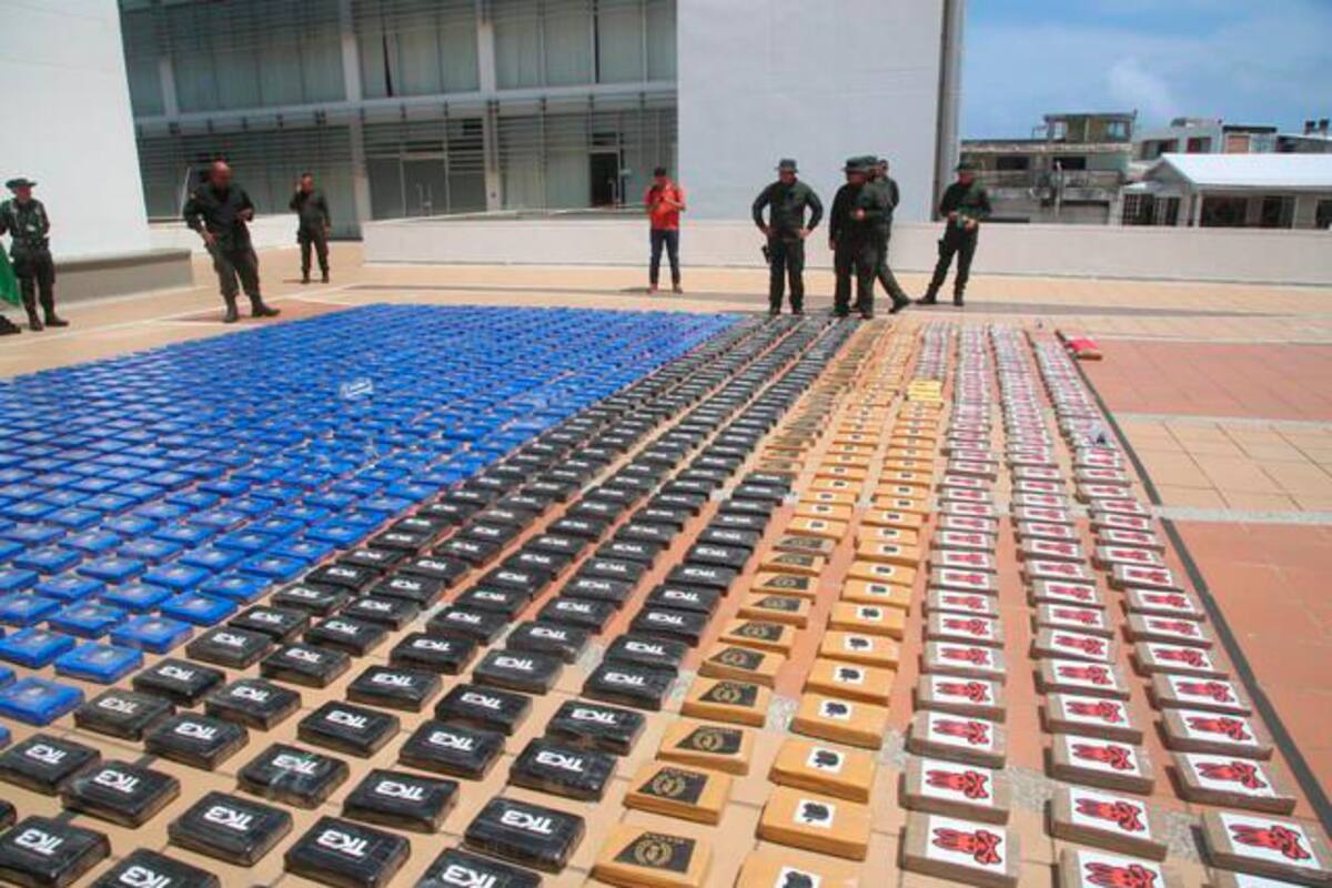 Encuentran más de una tonelada de cocaína en cargamento de manzanas