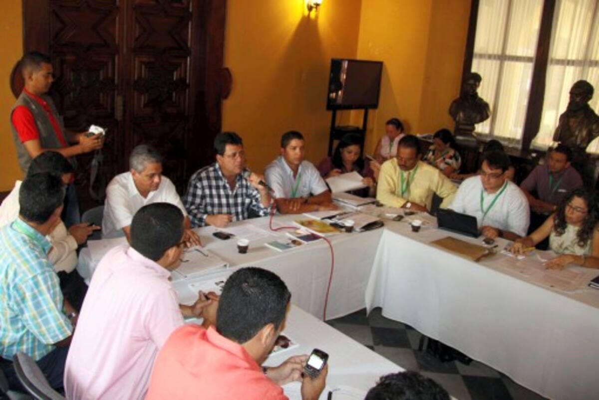 Consejo en el Salón Amarillo. ARCHIVO