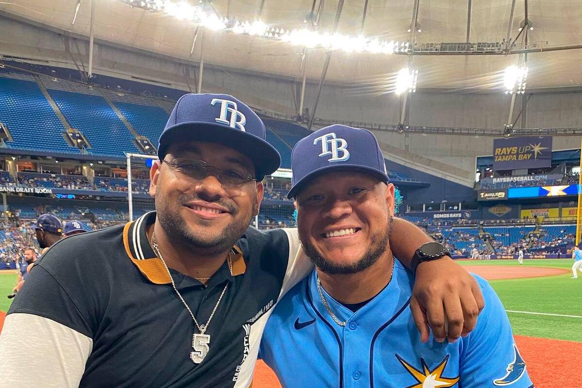 Nelson Puello, viendo jugar a Harold Ramírez en el Tropicana Field