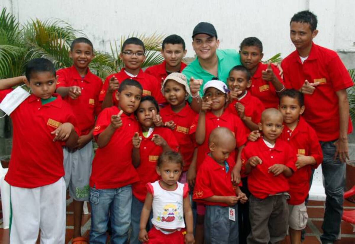 El cantante vallenato Silvestre Dangond vino a la ciudad de Cartagena para hacer entrega de algunas donaciones a la Fundación Fundevida, la cual había visitado hace unos días para cumplirle elsueño a un niño enfermo de cáncer. KAILLINE GIRALDO - EL UNIVERSAL -