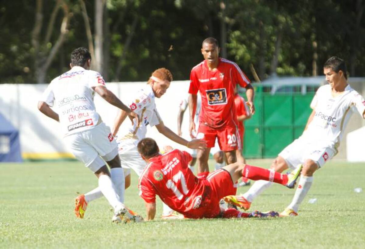 Real Cartagena vs Patriotas, durante un partido amistoso en el Carmen de Bolívar. JULIO CASTAÑO - EL UNIVERSAL