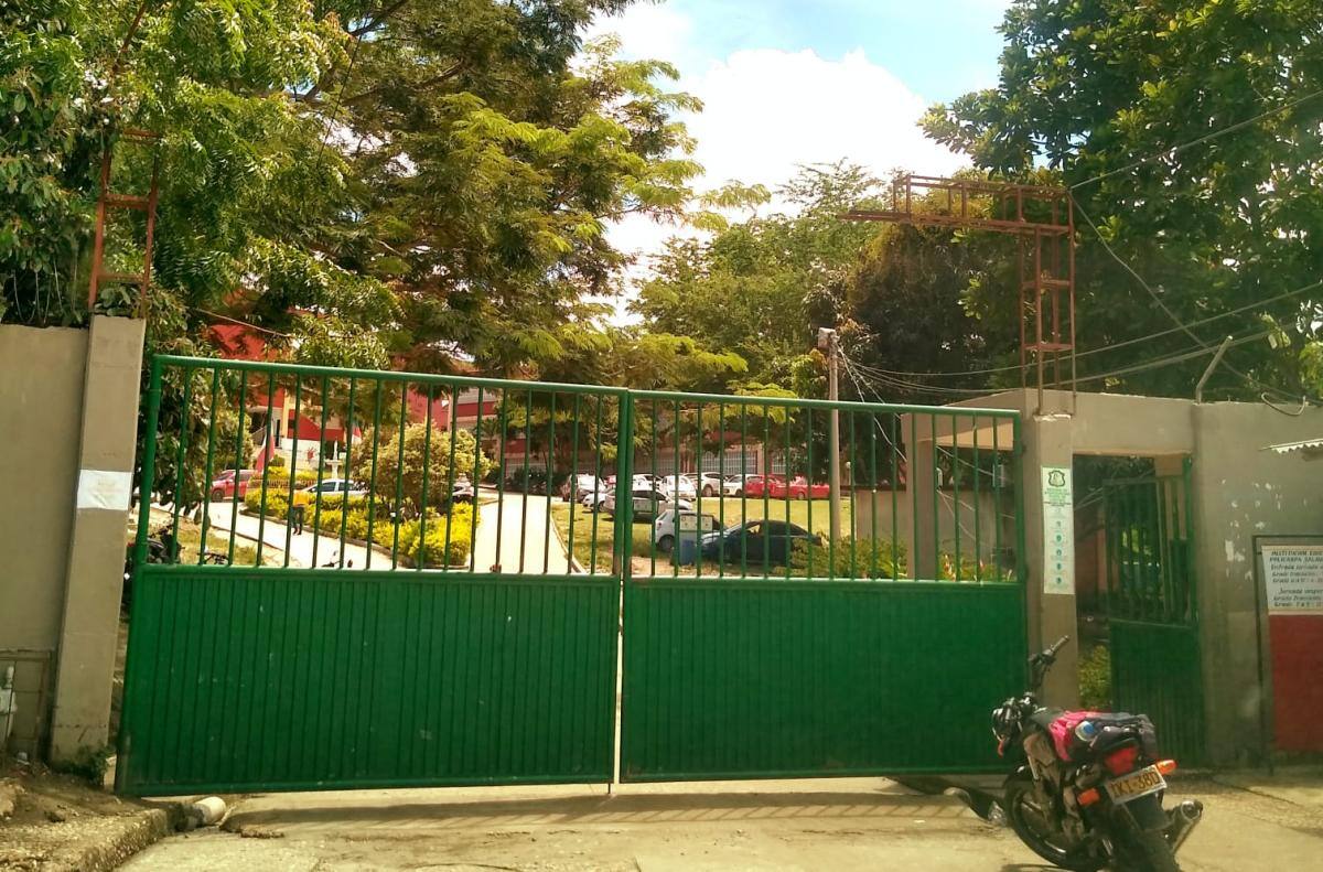 El caso de "matoneo" en la I.E. Policarpa será denunciado a la Defensoría del Pueblo. //Manuel Santiago Pérez.