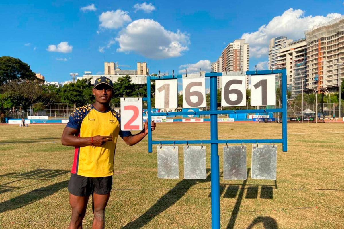 Geiner Moreno gana oro en Brasil e impone récord nacional