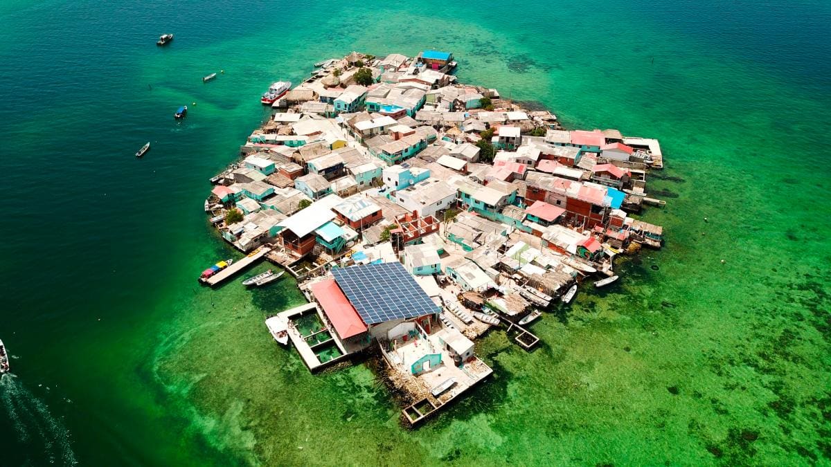 Otro ejemplo de autogeneración solar es en El Islote, área insular de Cartagena. // Cortesía