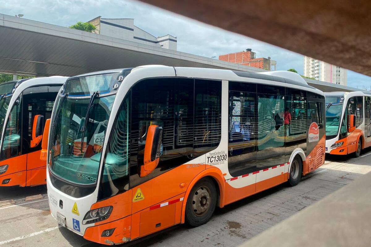 Transcaribe suspende operaciones por bloqueos de mototaxistas