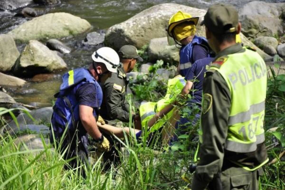 Rescate de dos cuerpos de menores ahogados en Pereira Colprensa