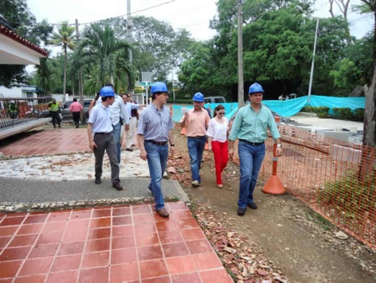 El alcalde Marcos Pineda y funcionarios de Planeación recorrieron las obras.