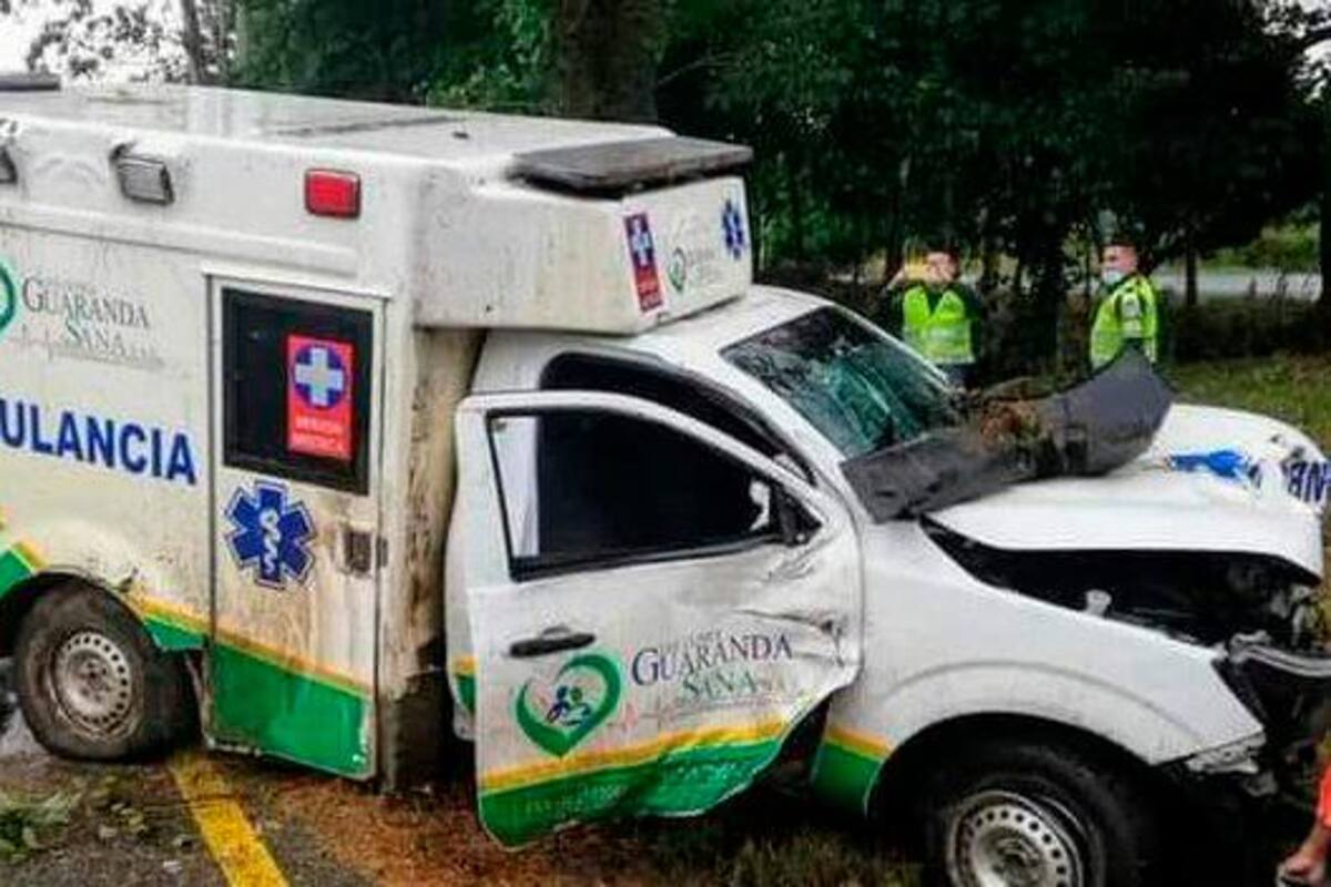 Cinco heridos al accidentarse ambulancia en Sahagún