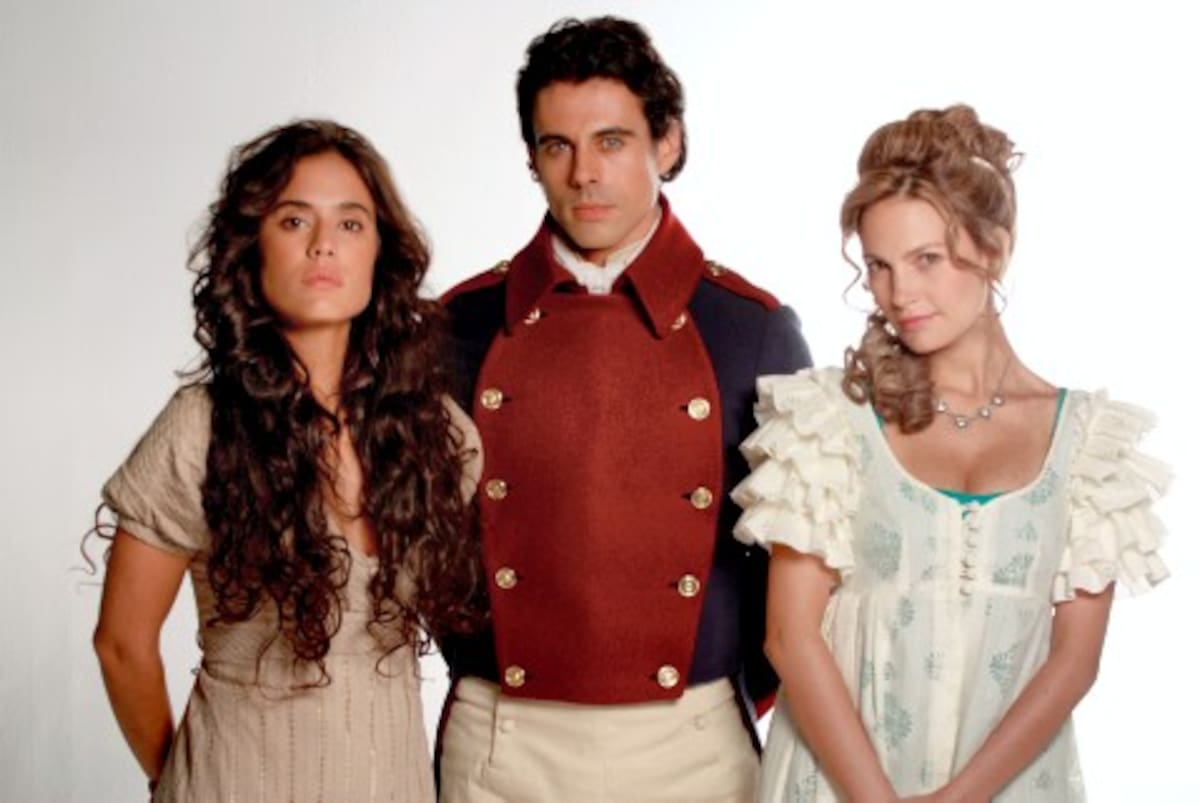 El triángulo amoroso de La Pola: Carolina Ramírez como La Pola; Emmanuel Esparza, como Alejo Sabaraín y Juliana Galvis, como María Ignacia Valencia.