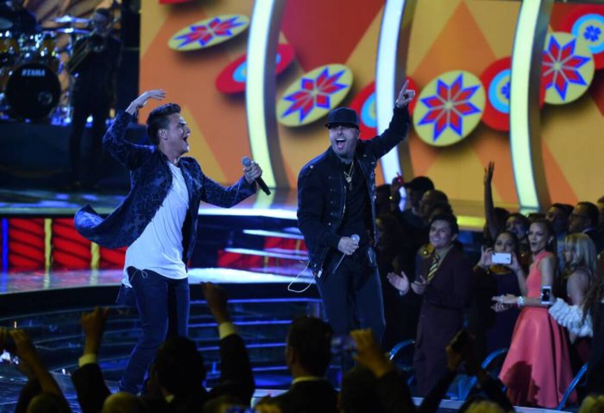 Silvestre Dangond y Nicky Jam durante su presentación en los Grammy Latino AFP MARK RALSTON