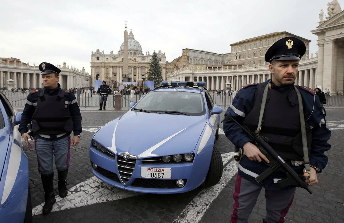 En nueve meses "se confiscaron en Italia cerca de 250 millones de objetos falsificados, el doble que en 2014, y su valor ha aumentado más de un 35% respecto al año anterior", sumando 716 millones de euros, dijo Alfano. AFP