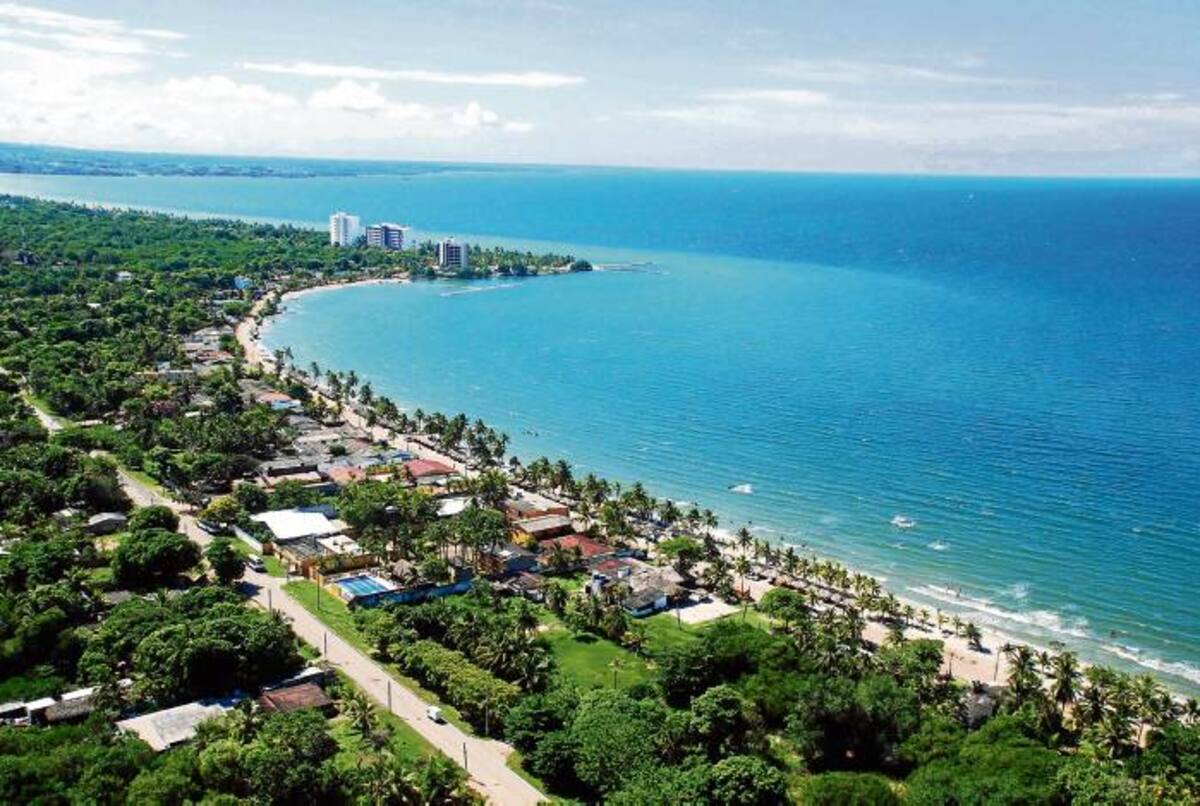 Las playas de Coveñas reciben en esta Semana Mayor a miles de turistas de diferentes partes del país.