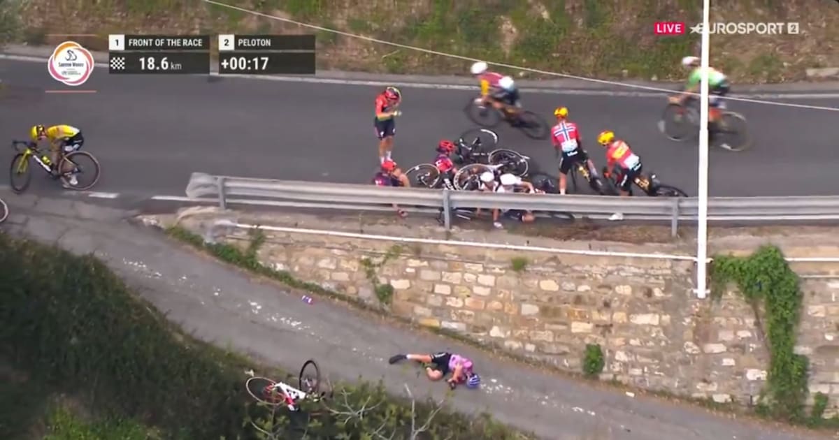 Video of chilling accident: cyclist falls into ravine during race