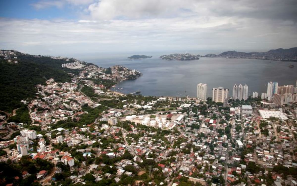 México trata de recuperarse de los estragos de las tormentas tropicales. AP