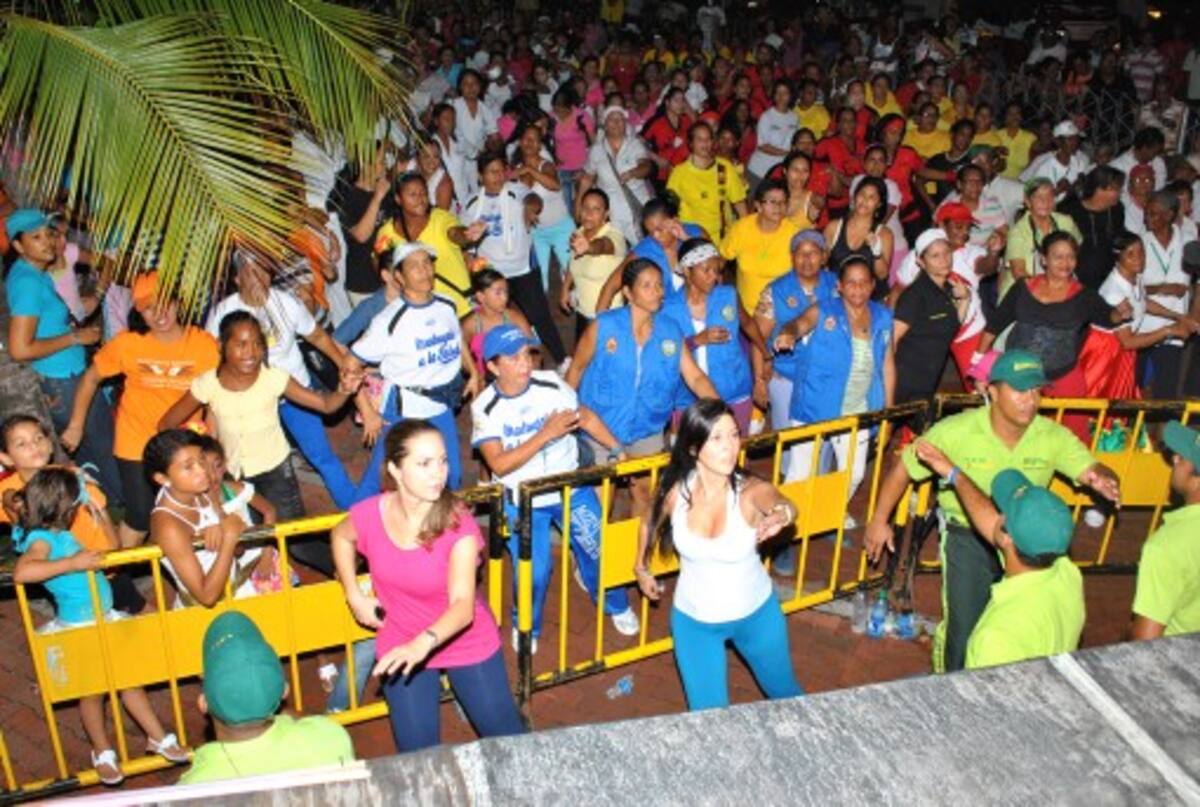 Los aeróbicos tienen muchos beneficios para la salud en general. Asista a esta jornada y relájese. CORTESÍA
