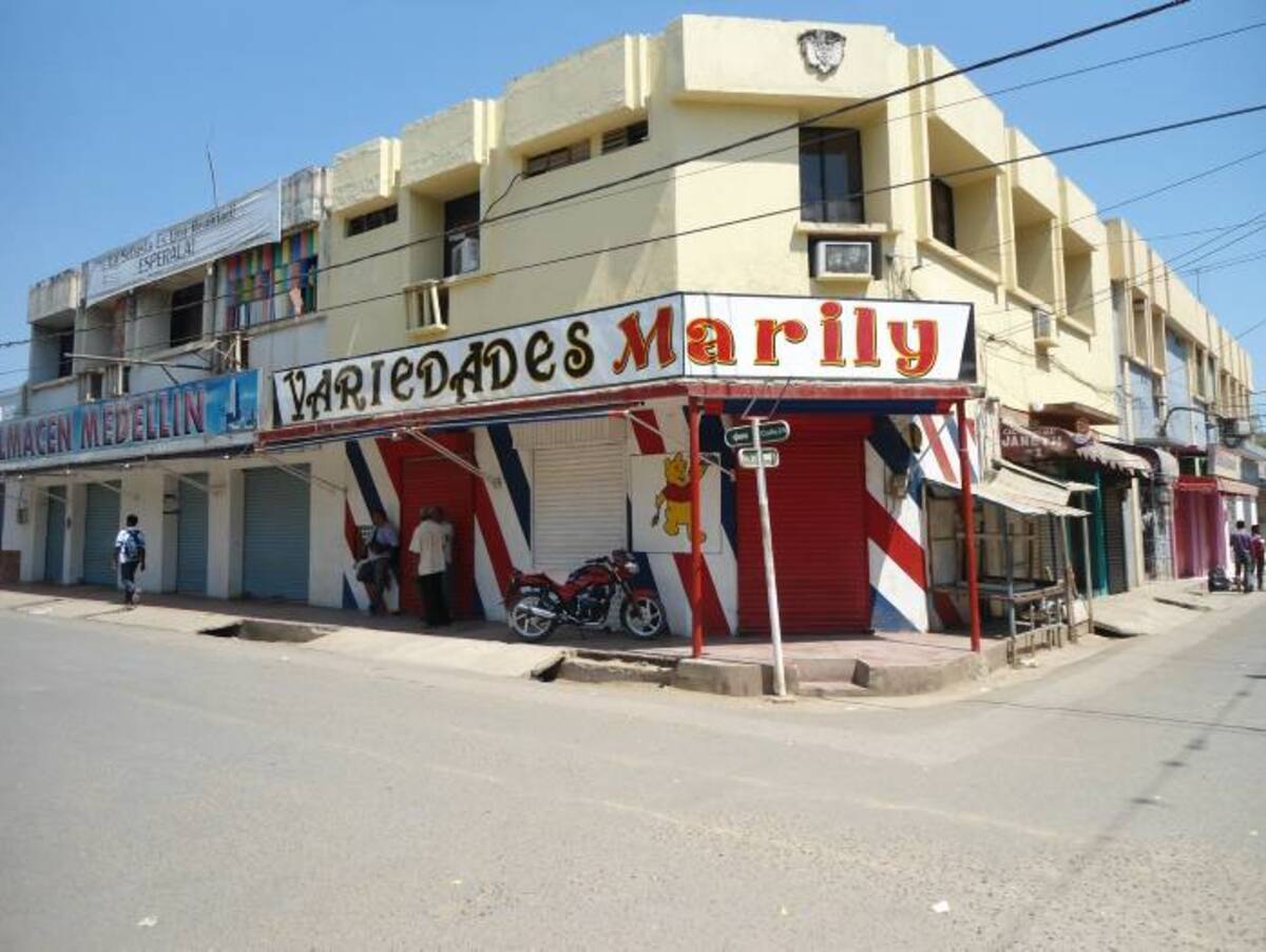 El comercio cerró para evitar saqueos, en tanto que la Alcaldía decretó Toque de Queda y Ley Seca. LILA LEYVA VILLARREAL, CORRESPONSAL EL UNIVERSAL