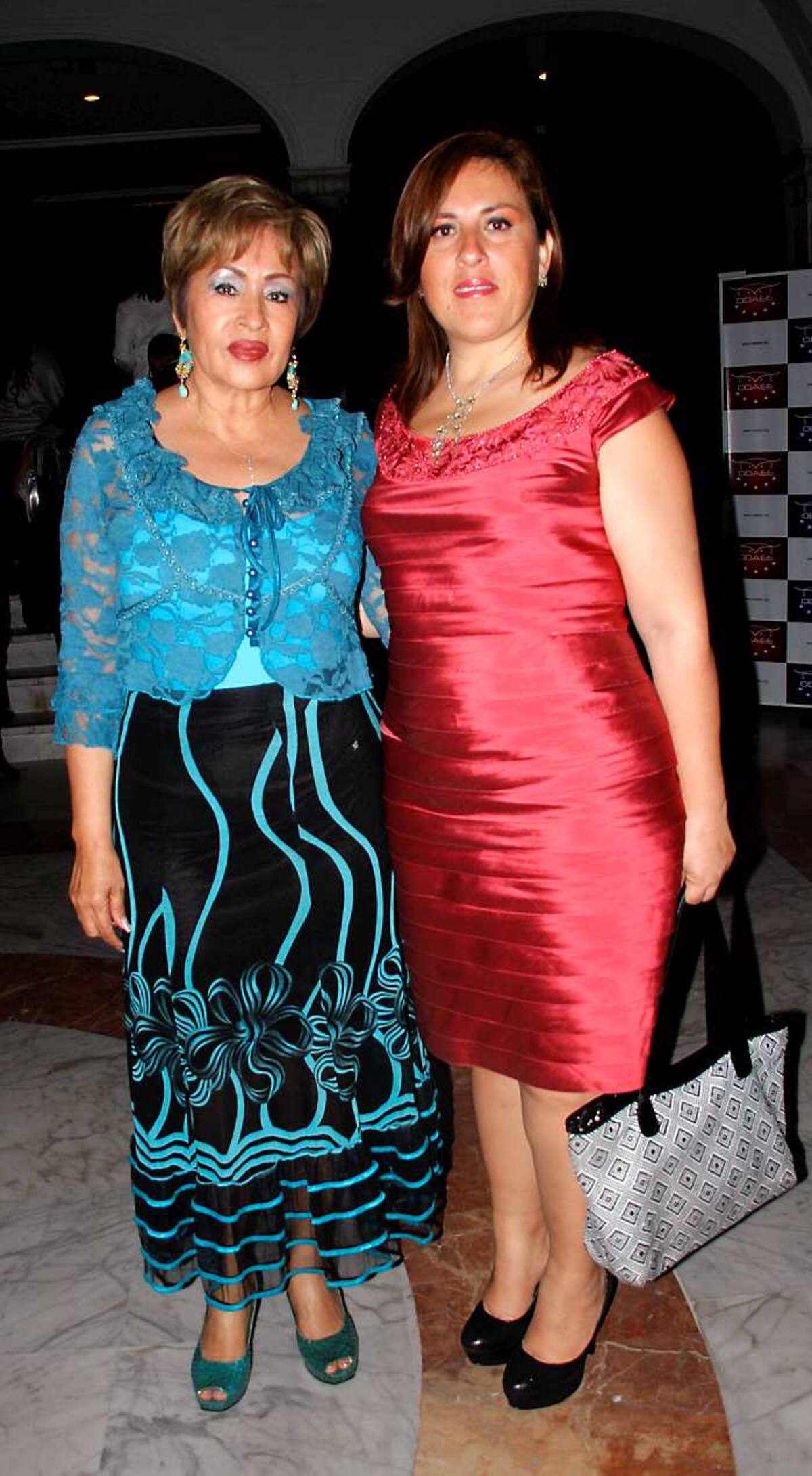 Angela Morales y Claudia Robles.