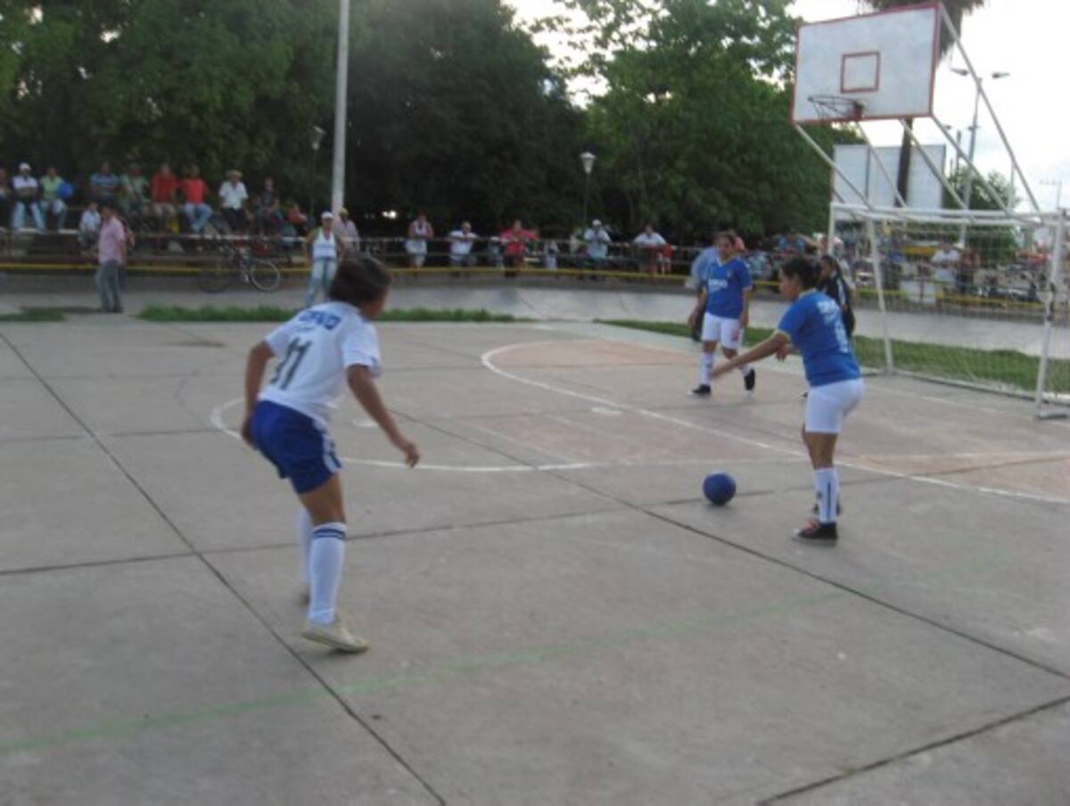 El evento de microfútbol entrará en acción con la final de microfútbol femenino que estará cargada de emociones.