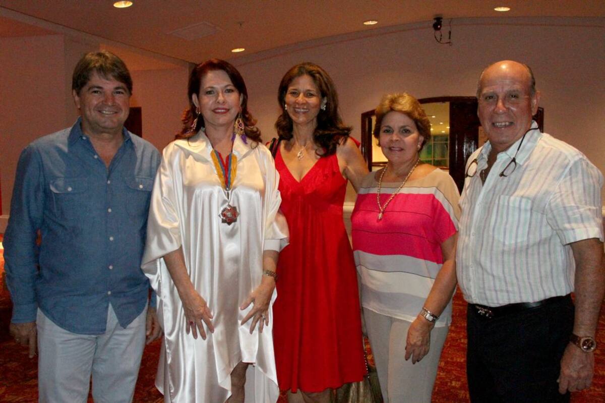 Rodrigo Maldonado, Araceli Morales, Claudia Fadul, María Eugenia de Segovia y Ricardo Segovia.