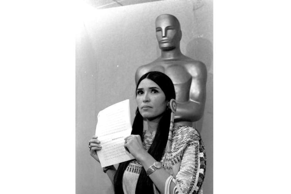 Los Óscar se disculpan con la indígena que recogió el premio de Marlon Brando