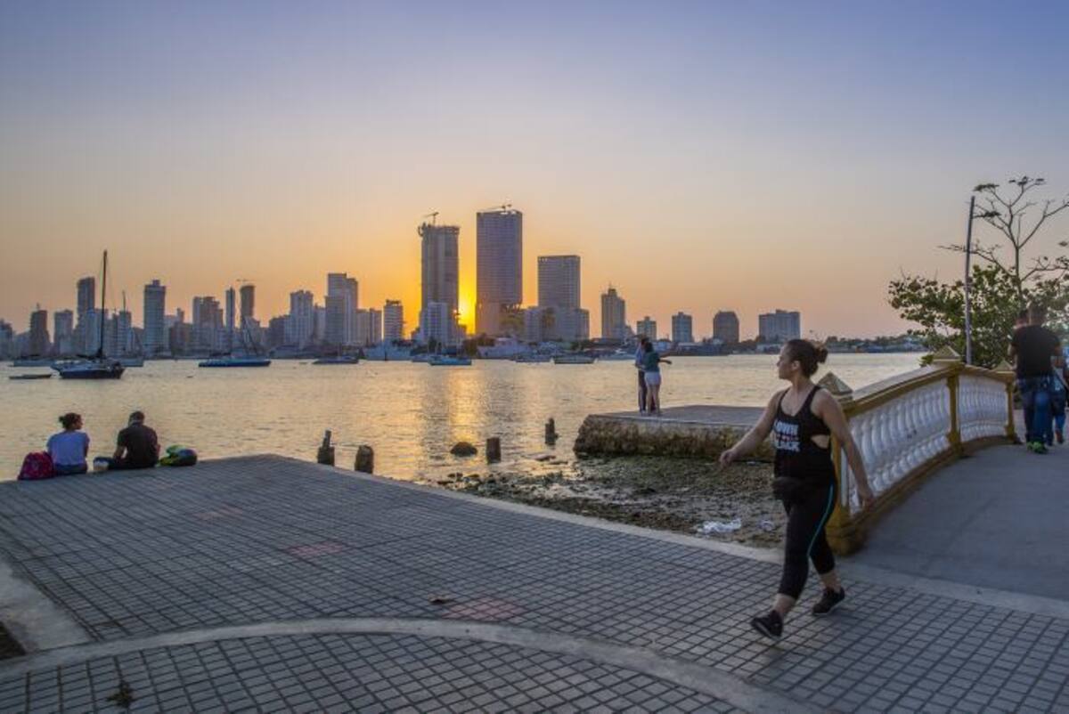 Atardecer en la Bahía de Cartagena en Manga FERNANDO PARRA