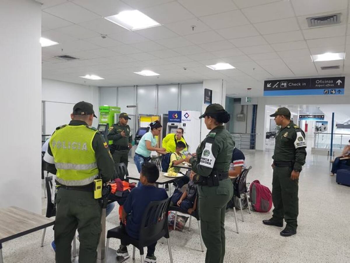 Campaña de la Policía en aeropuerto de Montería. Cortesía