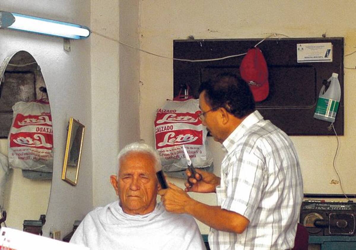 Barberías de Cartagena, nostalgias en el filo de una navaja. Luis Eduardo Herrán